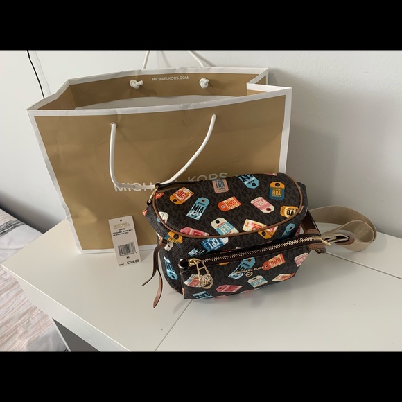 Origianl Michael Kors salter sling pack - Picture 2 of 9